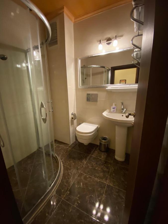 Doppelzimmer mit Balkon (2 Erwachsene + 1 Kind)
