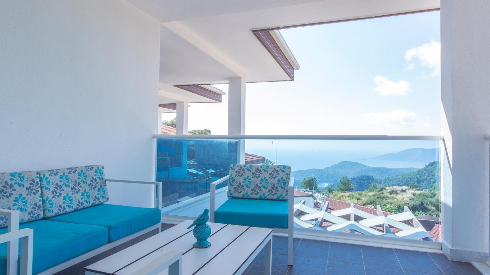 Standard double room partial sea view