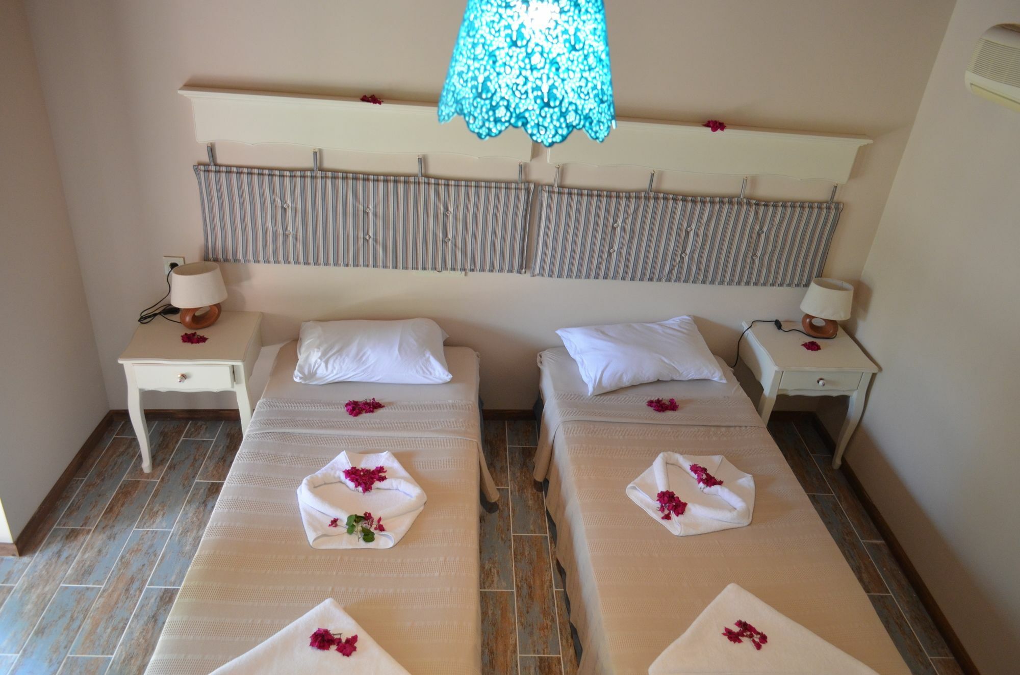 Deluxe Tweepersoonskamer met 2 Aparte Bedden en Uitzicht op Zee