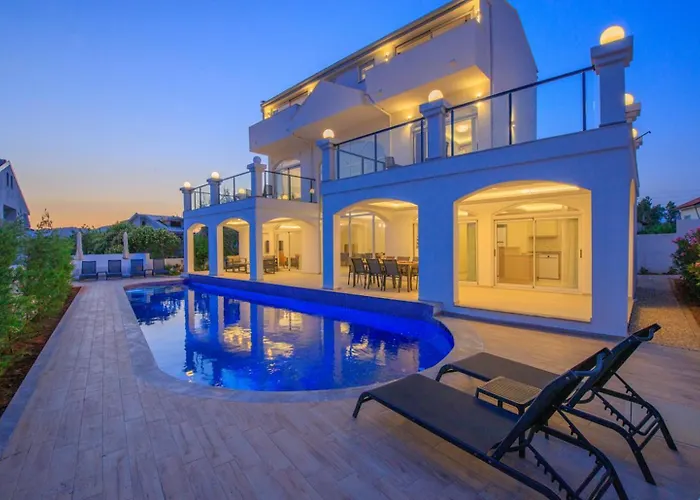 Orka World Villa 2 Ölüdeniz met een Zwembad